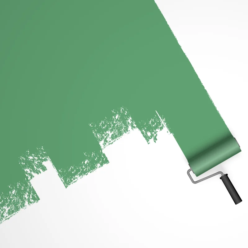 Malerrolle streicht grüne Farbe